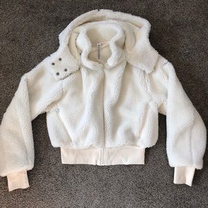 Alo Foxy Sherpa Jacket in Pristine